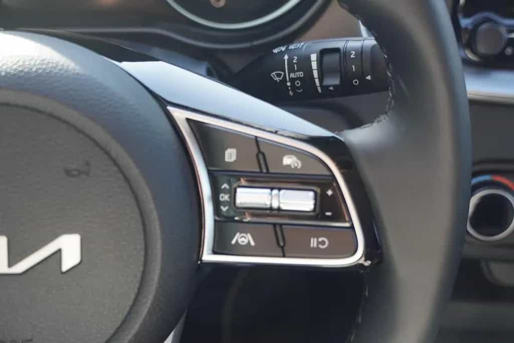 Kia XCeed 1.6 GDI Aut. LED Navi Kamera Tempomat 05/2026-photo-18