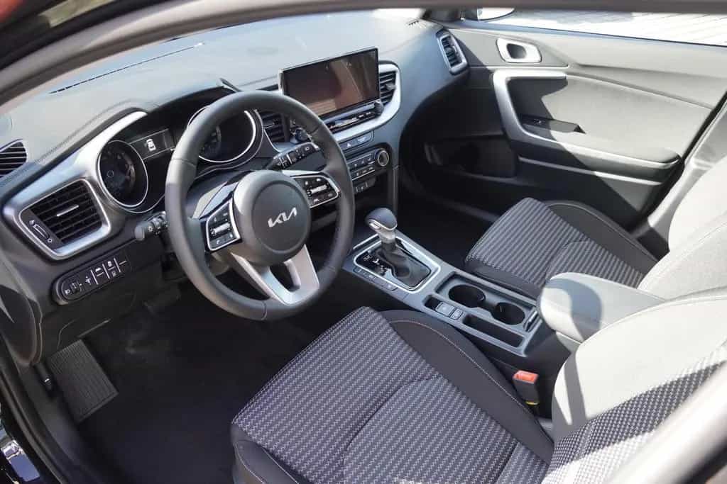 Kia XCeed 1.6 GDI Aut. LED Navi Kamera Tempomat 05/2026-photo-8
