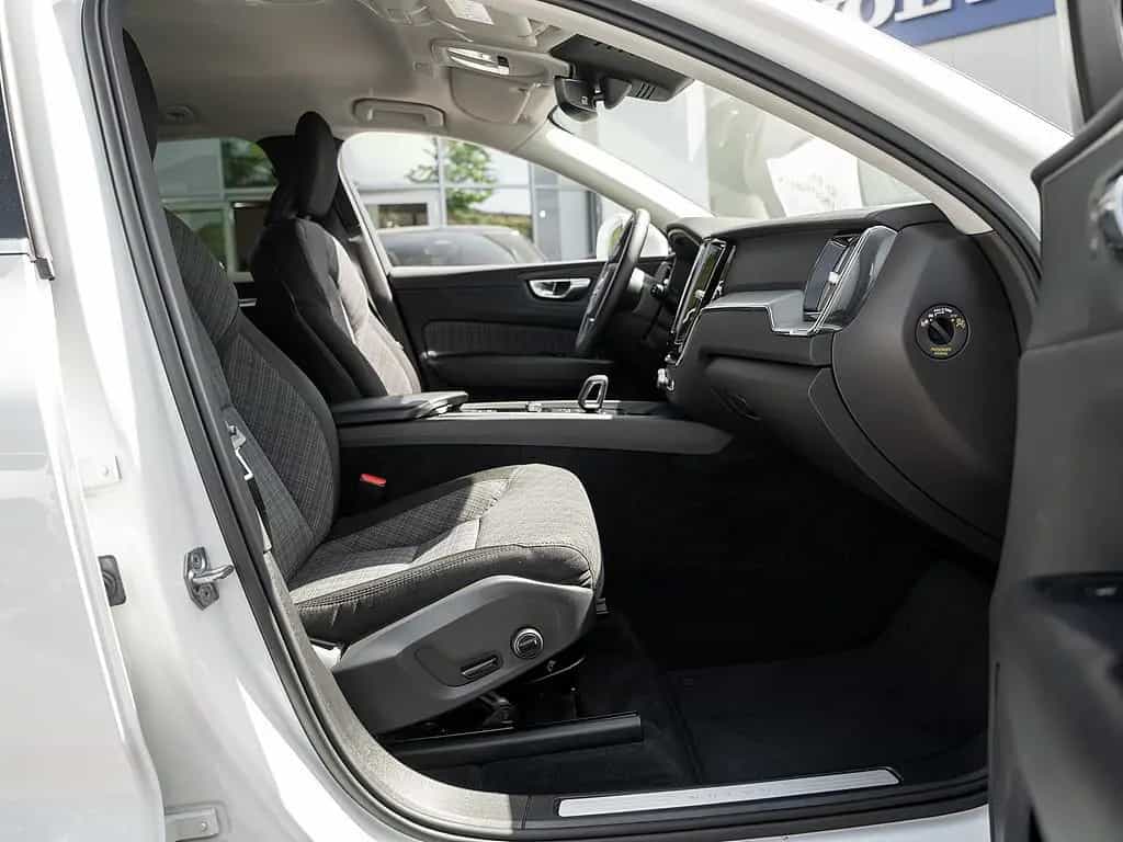 Volvo XC60 B4 Momentum Pro 05/2022-photo-1