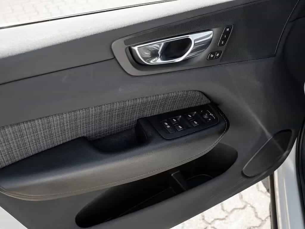Volvo XC60 B4 Momentum Pro 05/2022-photo-22
