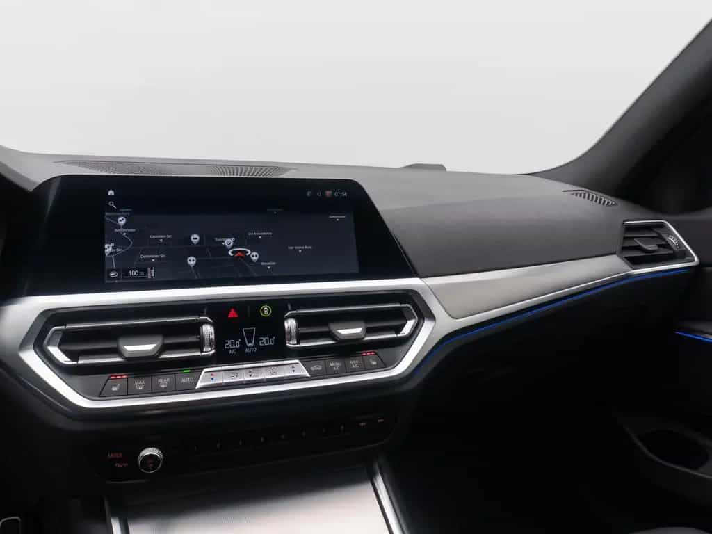 BMW 320 d M Sport DAB Kamera Alarm Komfort Individual 02/2022-photo-21