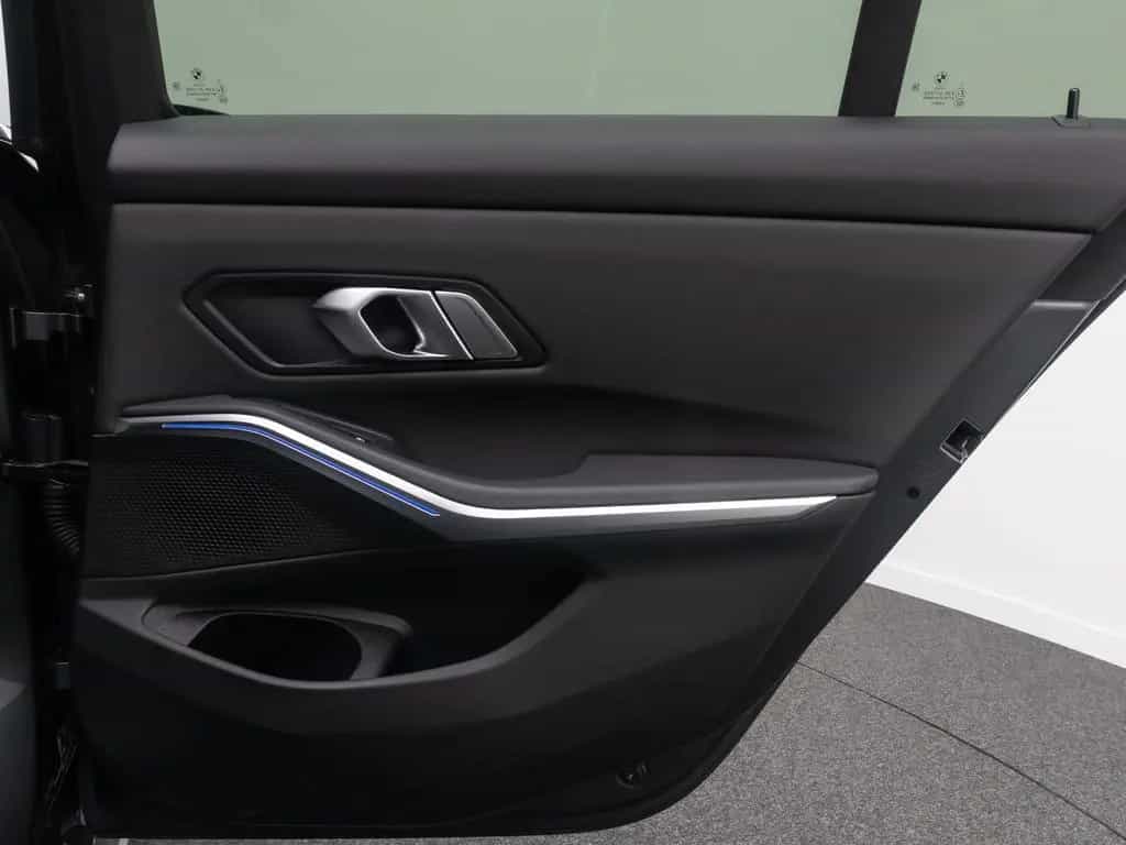 BMW 320 d M Sport DAB Kamera Alarm Komfort Individual 02/2022-photo-31