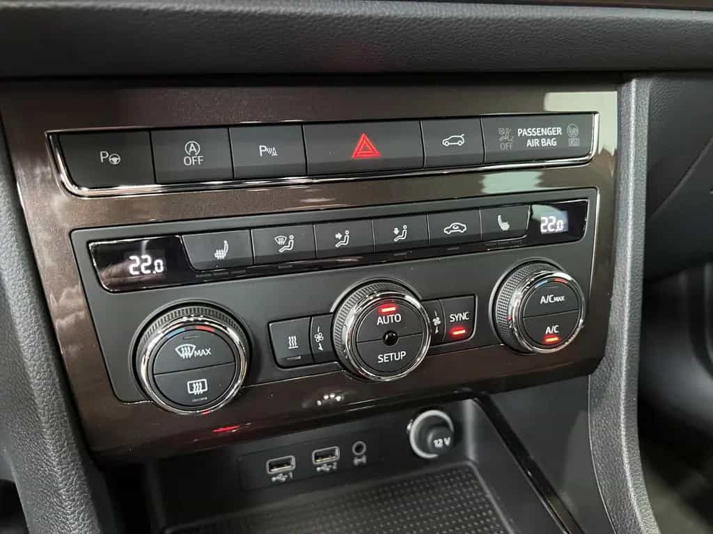 Seat Ateca 1,4TSI Xcellence Autom *StdHzg *ACC 05/2017-photo-27