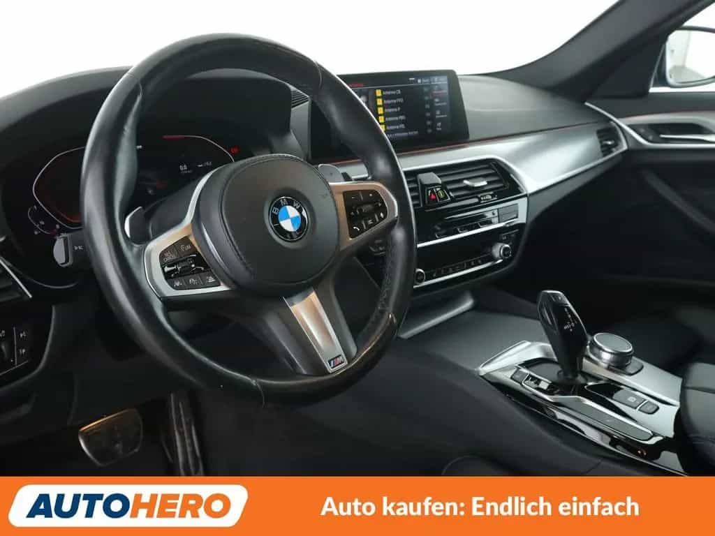 BMW 530 5er 530i M Sport Aut.*NAV*ACC*CAM*PDC*SHZ*ALU* 12/2019-photo-10