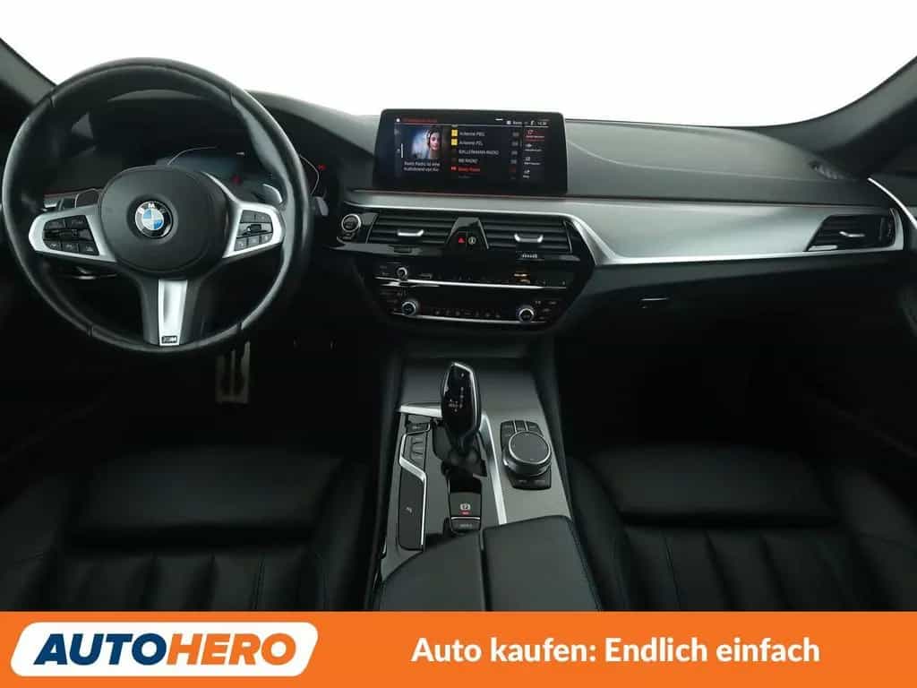 BMW 530 5er 530i M Sport Aut.*NAV*ACC*CAM*PDC*SHZ*ALU* 12/2019-photo-11
