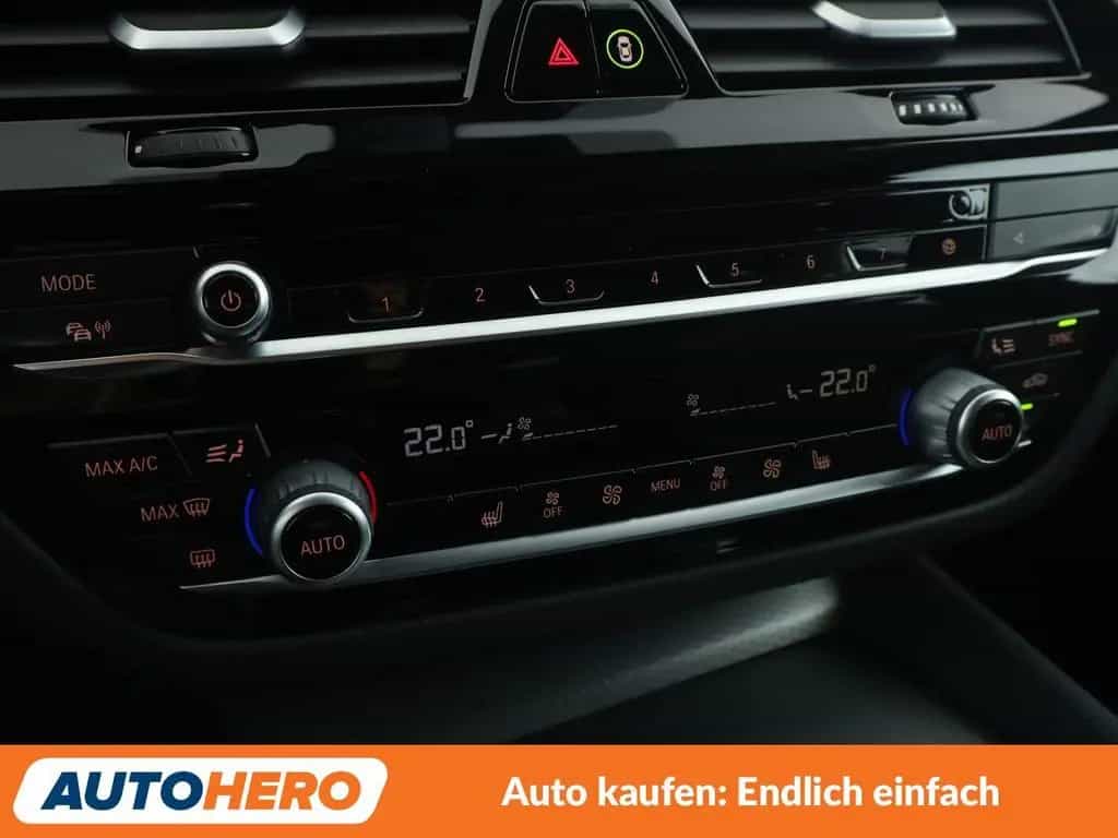 BMW 530 5er 530i M Sport Aut.*NAV*ACC*CAM*PDC*SHZ*ALU* 12/2019-photo-25