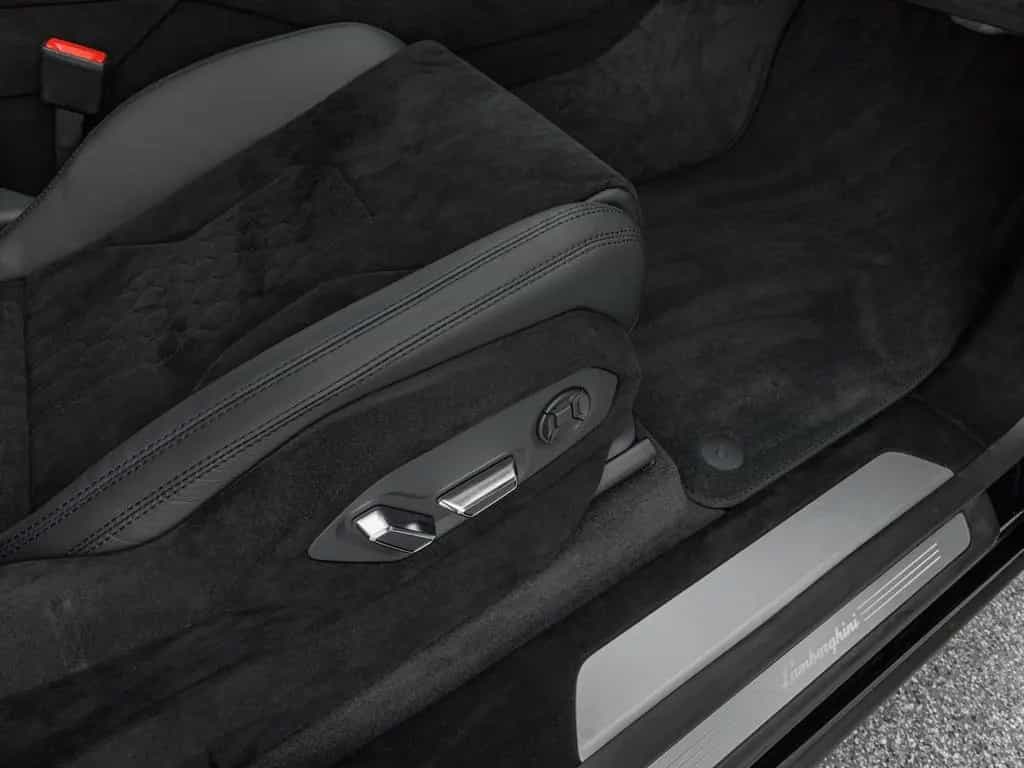 Lamborghini Urus Performante 08/2023-photo-16