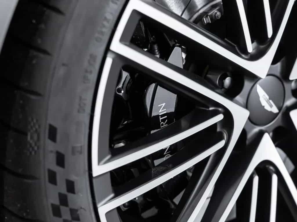 Aston Martin DB12 Coupe Bowers & Wilkins 10/2025-photo-14