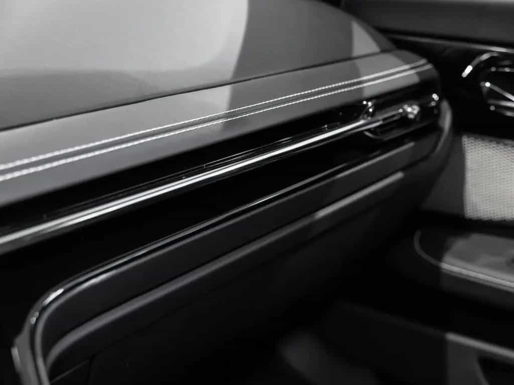 Aston Martin DB12 Coupe Bowers & Wilkins 10/2025-photo-27