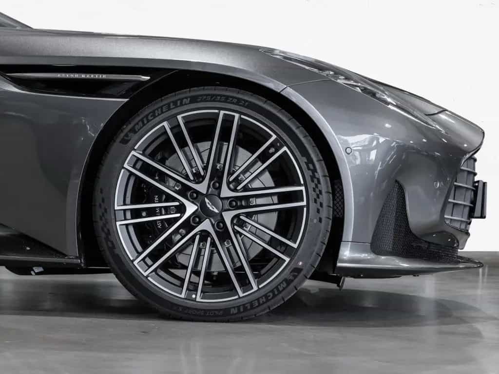Aston Martin DB12 Coupe Bowers & Wilkins 10/2025-photo-3