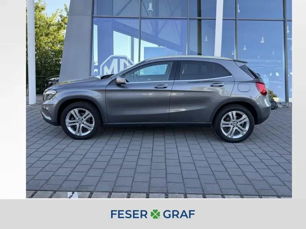 Mercedes-Benz GLA 200 Score *Pano*Kamera*Sitzhzg*8-fach* 02/2016-photo-1