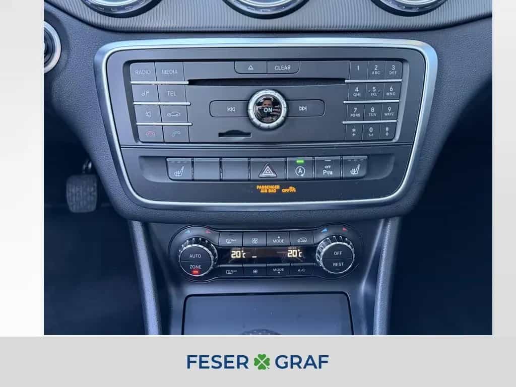 Mercedes-Benz GLA 200 Score *Pano*Kamera*Sitzhzg*8-fach* 02/2016-photo-8