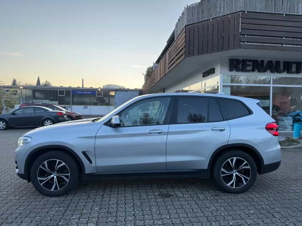 BMW X3 xDrive 20 d*Advantage*LED*AHK*EU6dT* 09/2021-photo-2