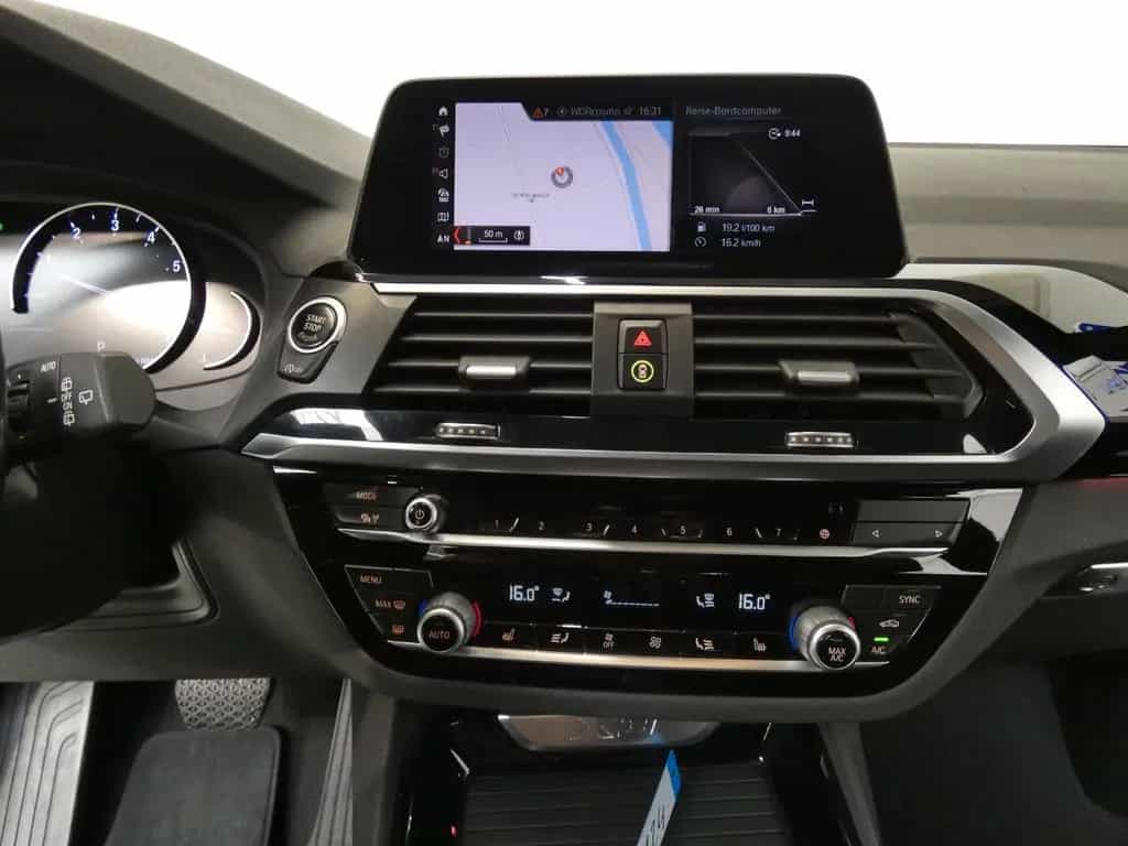 BMW X3 xDrive 20i Advantage AHK*Navi*PDC 02/2020-photo-24