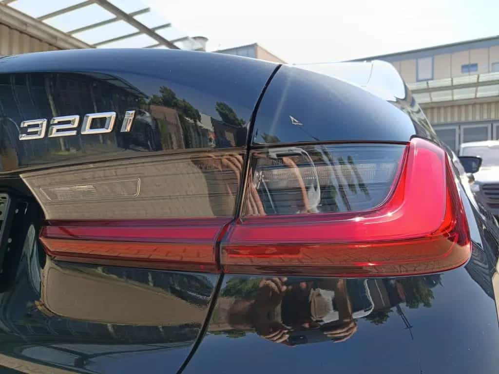 BMW 320 i xDrive Limousine+M SPORTPAKET+HEAD UP+18"AL 12/2021-photo-11