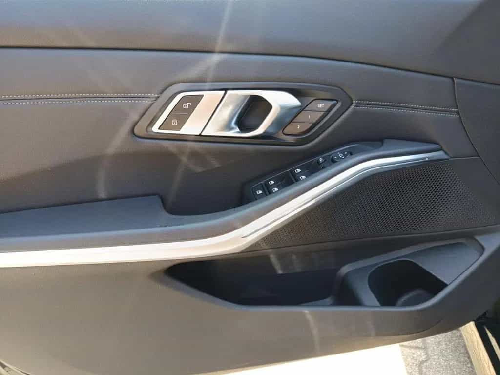 BMW 320 i xDrive Limousine+M SPORTPAKET+HEAD UP+18"AL 12/2021-photo-15