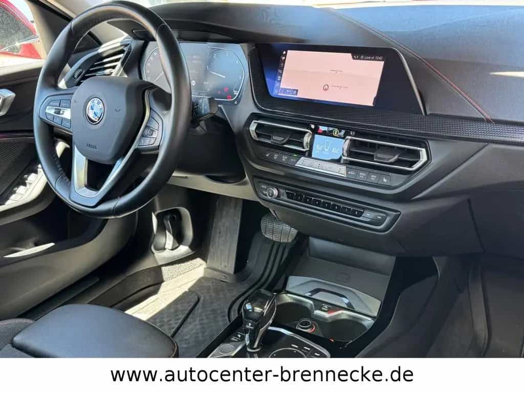 BMW 118 d Sport Line*Panorama*Allwetter*LED*AHK*PDC* 06/2020-photo-11