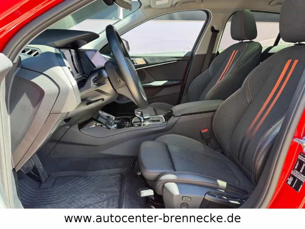 BMW 118 d Sport Line*Panorama*Allwetter*LED*AHK*PDC* 06/2020-photo-12