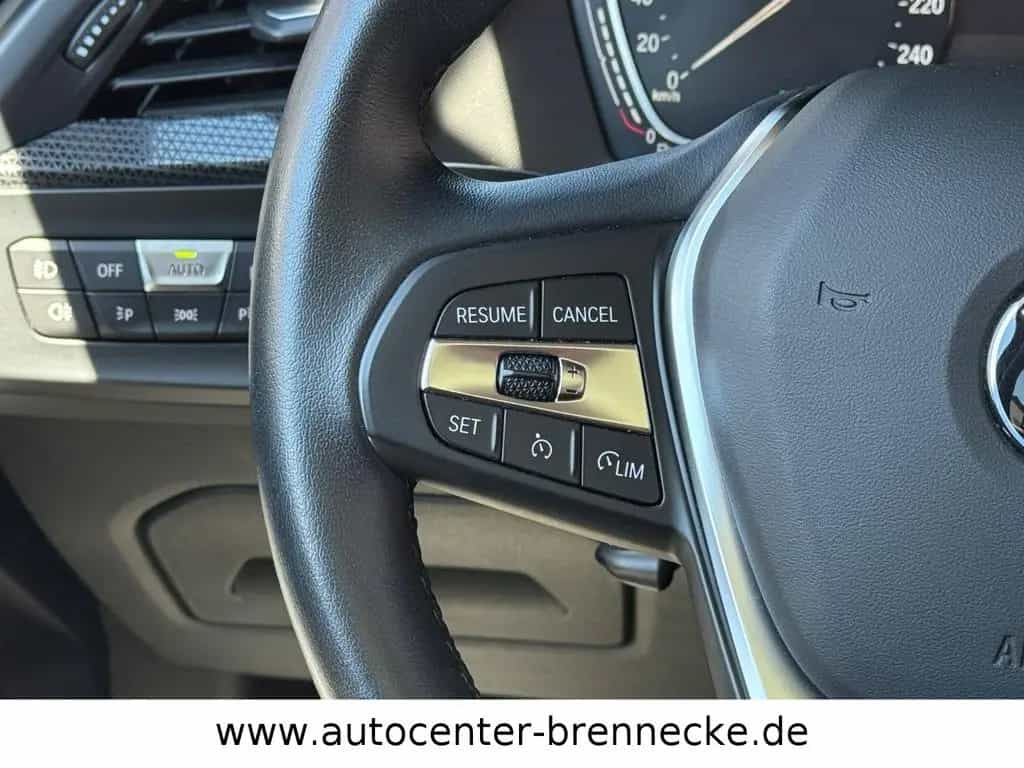 BMW 118 d Sport Line*Panorama*Allwetter*LED*AHK*PDC* 06/2020-photo-14