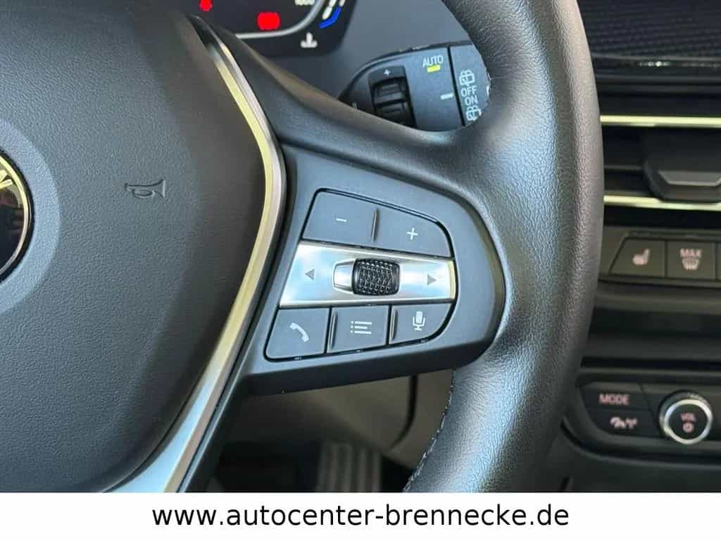 BMW 118 d Sport Line*Panorama*Allwetter*LED*AHK*PDC* 06/2020-photo-15