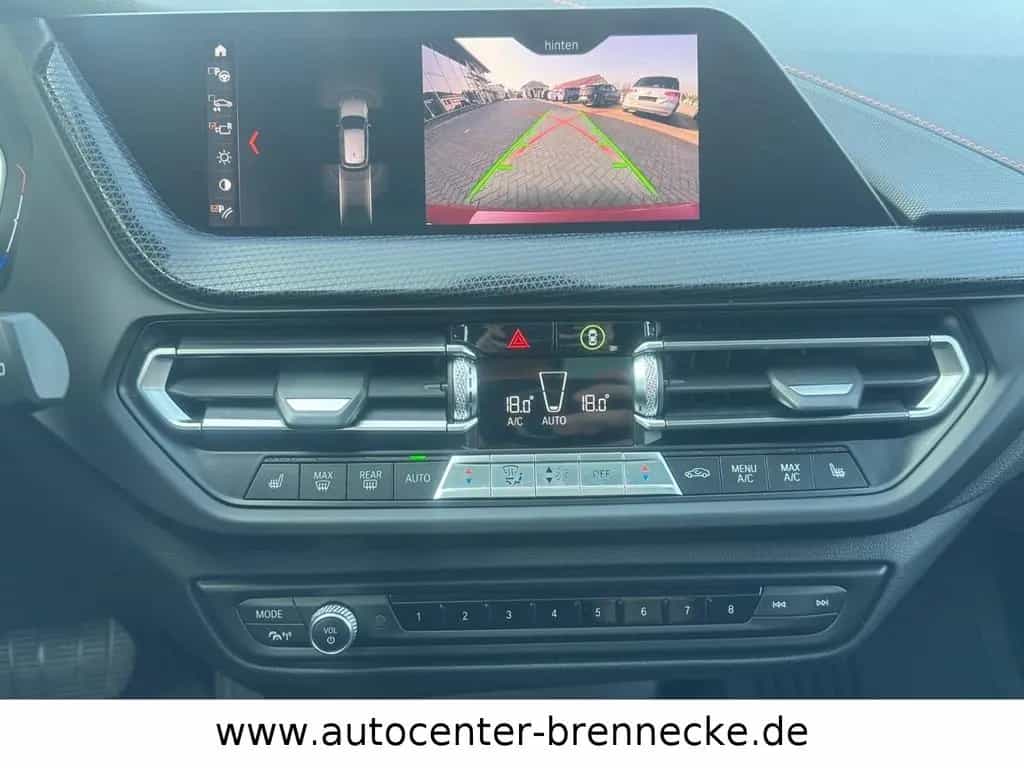 BMW 118 d Sport Line*Panorama*Allwetter*LED*AHK*PDC* 06/2020-photo-16