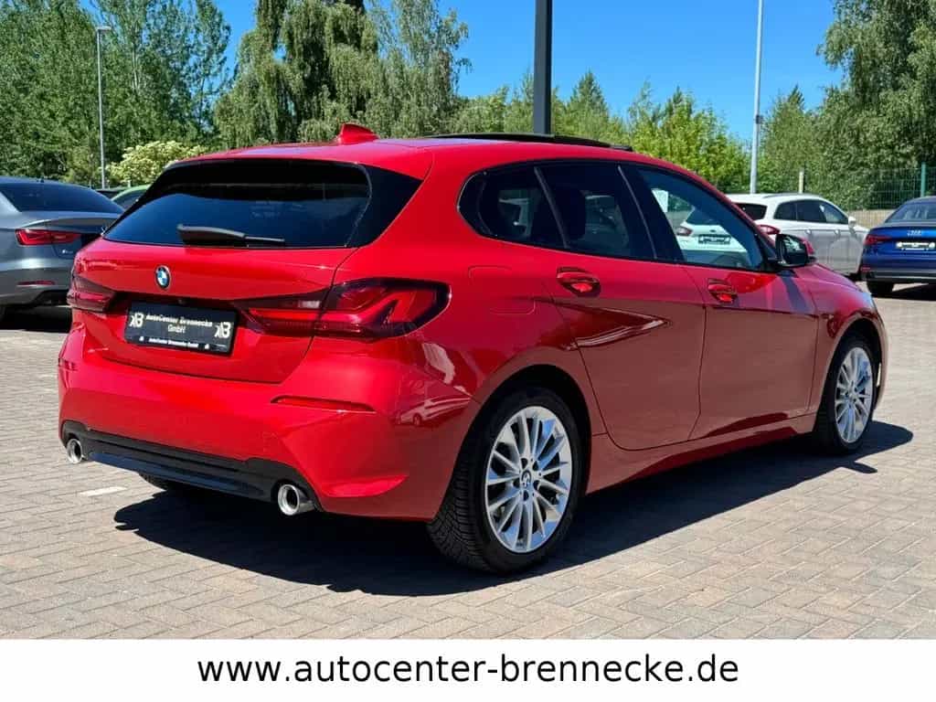 BMW 118 d Sport Line*Panorama*Allwetter*LED*AHK*PDC* 06/2020-photo-3