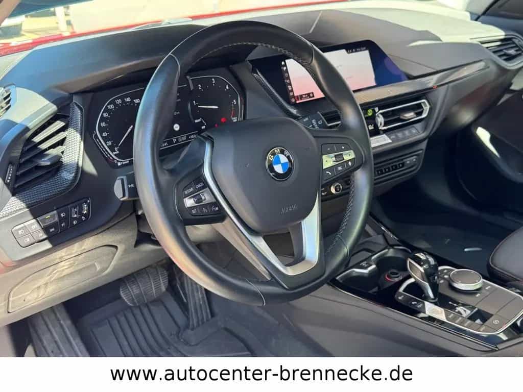 BMW 118 d Sport Line*Panorama*Allwetter*LED*AHK*PDC* 06/2020-photo-9