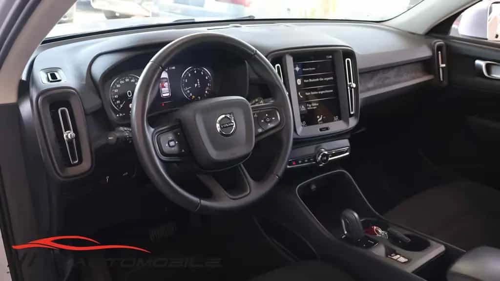 Volvo XC40 Design AWD Allrad 8xBereift Navi Garantie! 03/2019-photo-10