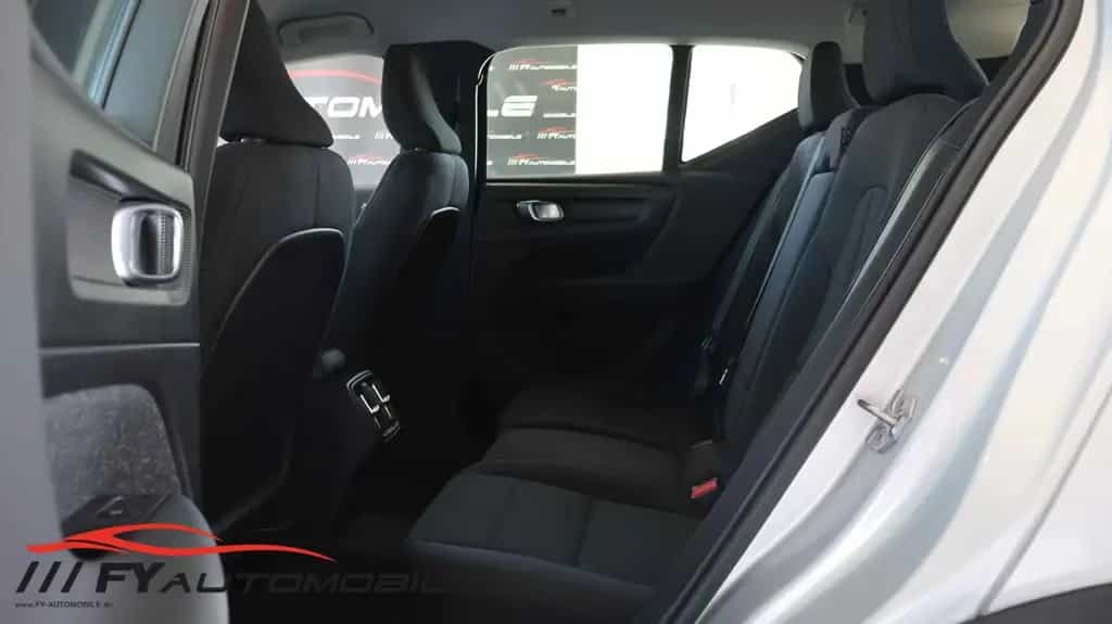 Volvo XC40 Design AWD Allrad 8xBereift Navi Garantie! 03/2019-photo-12