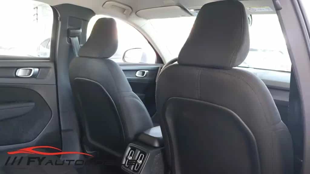 Volvo XC40 Design AWD Allrad 8xBereift Navi Garantie! 03/2019-photo-15