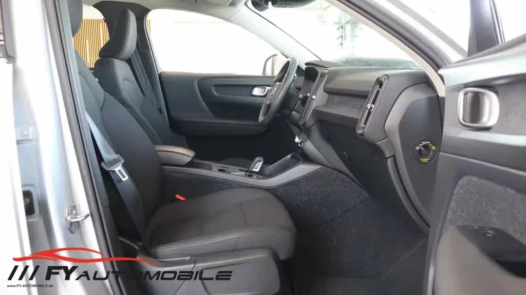 Volvo XC40 Design AWD Allrad 8xBereift Navi Garantie! 03/2019-photo-16