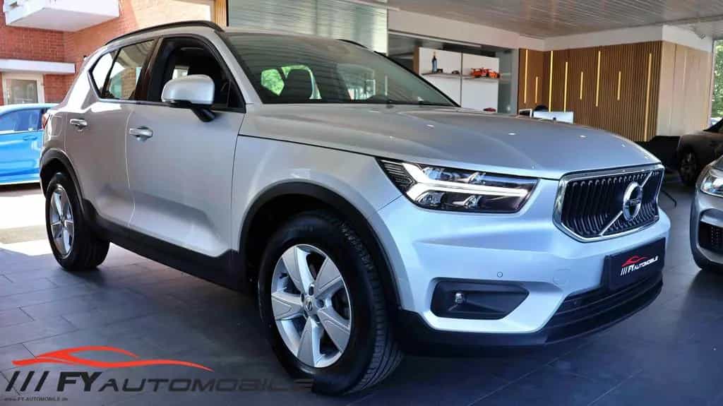 Volvo XC40 Design AWD Allrad 8xBereift Navi Garantie! 03/2019-photo-2