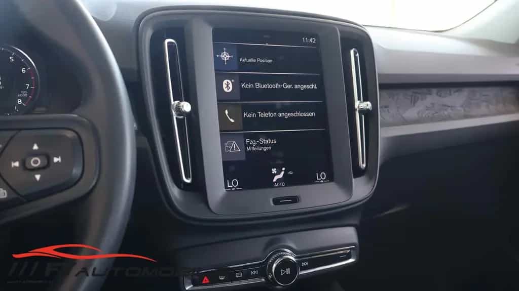 Volvo XC40 Design AWD Allrad 8xBereift Navi Garantie! 03/2019-photo-21