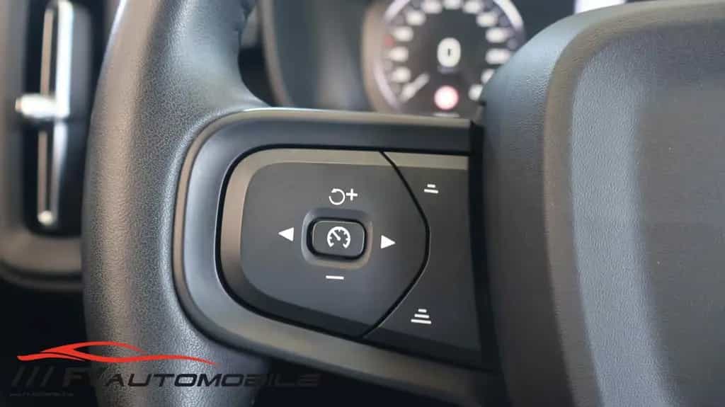 Volvo XC40 Design AWD Allrad 8xBereift Navi Garantie! 03/2019-photo-25