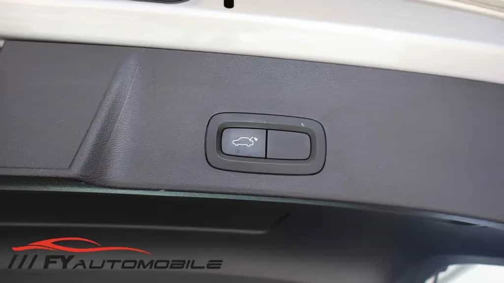 Volvo XC40 Design AWD Allrad 8xBereift Navi Garantie! 03/2019-photo-28