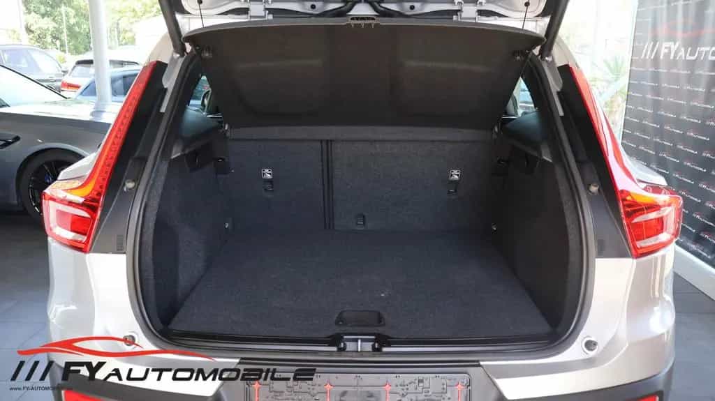 Volvo XC40 Design AWD Allrad 8xBereift Navi Garantie! 03/2019-photo-7