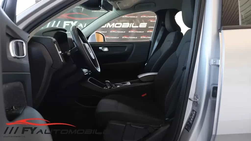 Volvo XC40 Design AWD Allrad 8xBereift Navi Garantie! 03/2019-photo-8