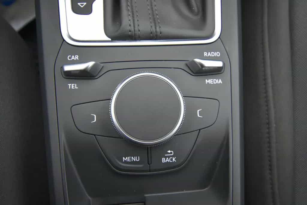 Audi Q2 quattro 1. Hand Tempomat 8x Alufelgen 05/2018-photo-24