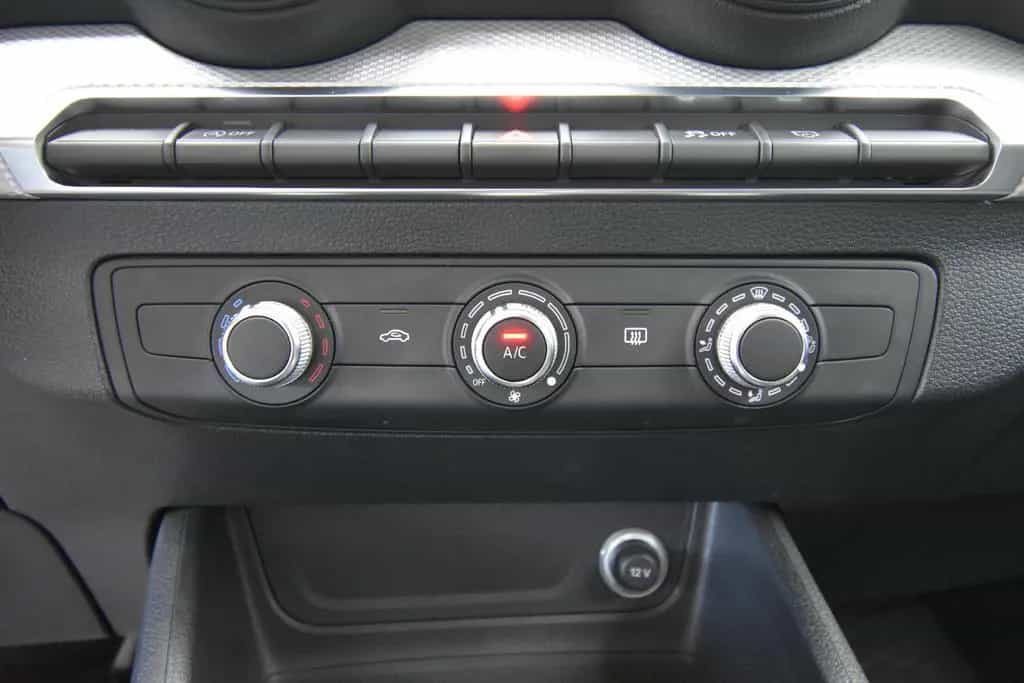Audi Q2 quattro 1. Hand Tempomat 8x Alufelgen 05/2018-photo-26
