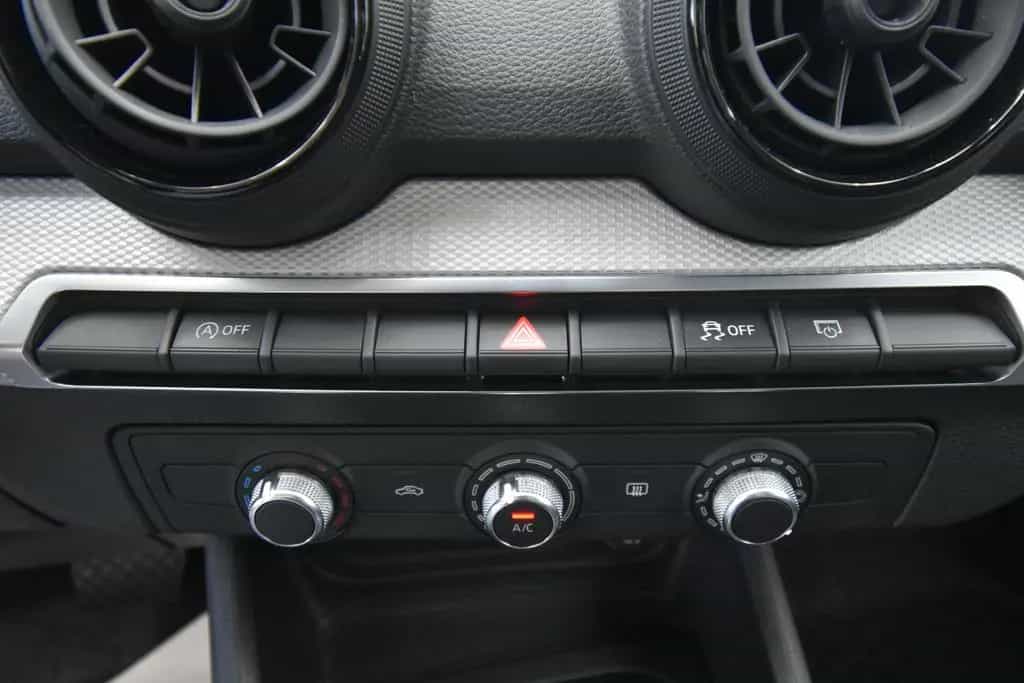 Audi Q2 quattro 1. Hand Tempomat 8x Alufelgen 05/2018-photo-27