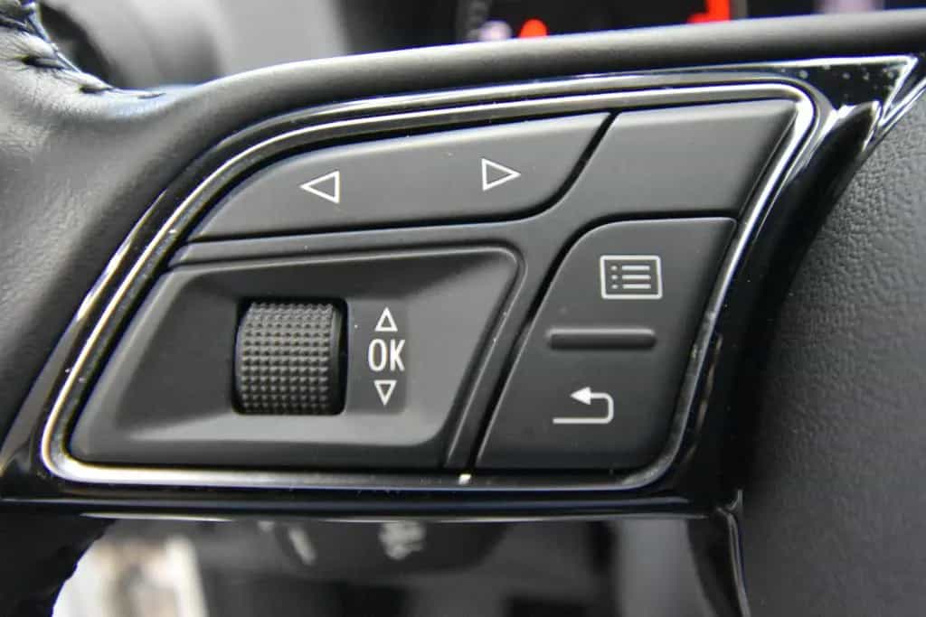 Audi Q2 quattro 1. Hand Tempomat 8x Alufelgen 05/2018-photo-30
