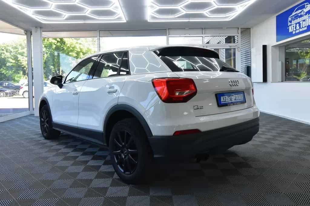 Audi Q2 quattro 1. Hand Tempomat 8x Alufelgen 05/2018-photo-5