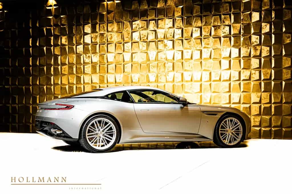 Aston Martin DB12 GOLDFINGER 007 SPECIAL EDITION null-photo-2