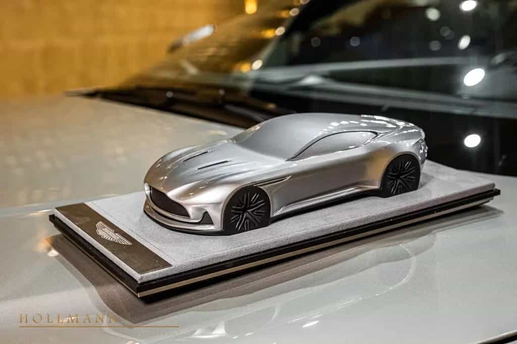 Aston Martin DB12 GOLDFINGER 007 SPECIAL EDITION null-photo-27