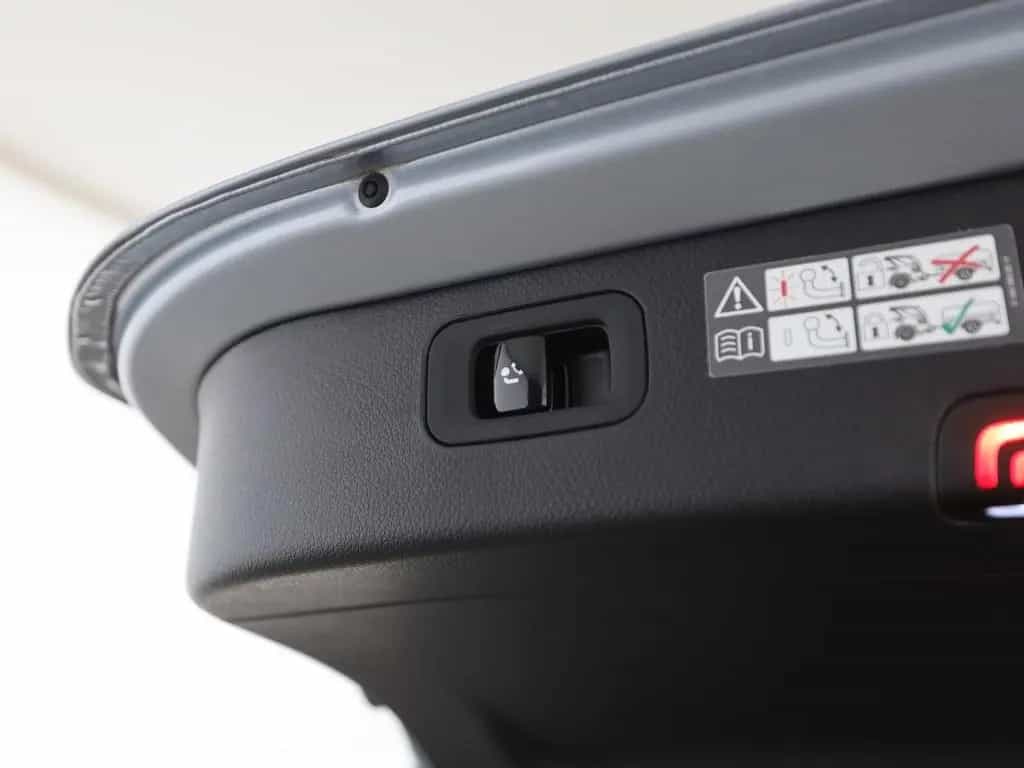 Mercedes-Benz C 220 d T AMG Digital Light Night MBUX Pano AHK 01/2025-photo-24