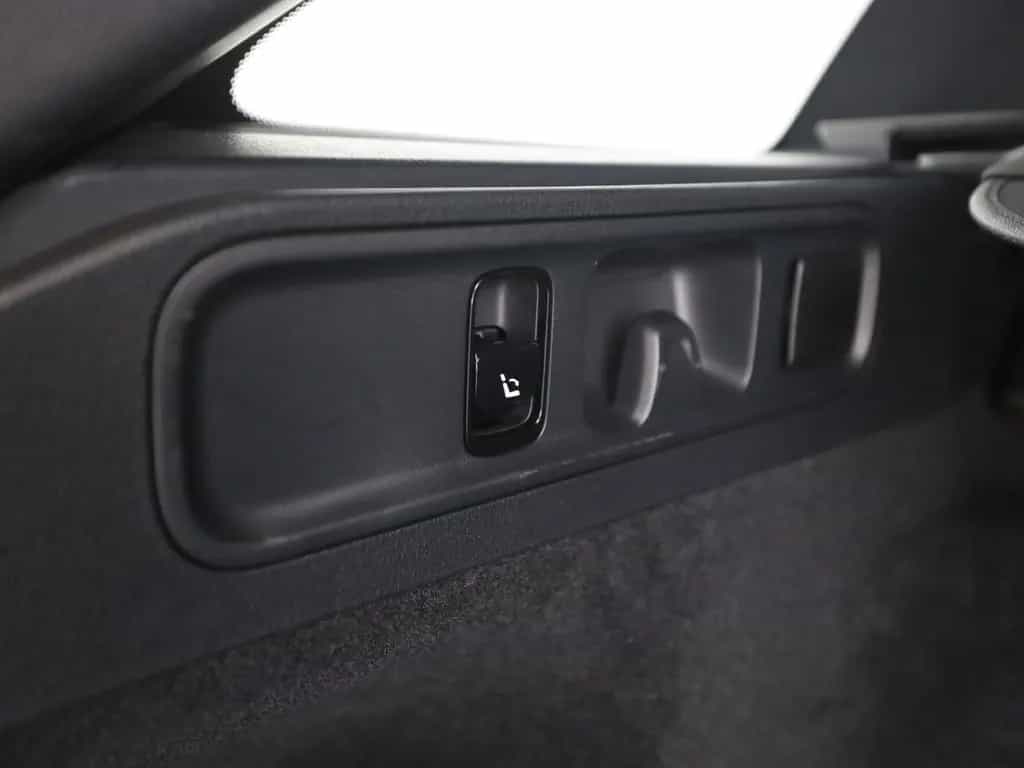 Mercedes-Benz C 220 d T AMG Digital Light Night MBUX Pano AHK 01/2025-photo-25