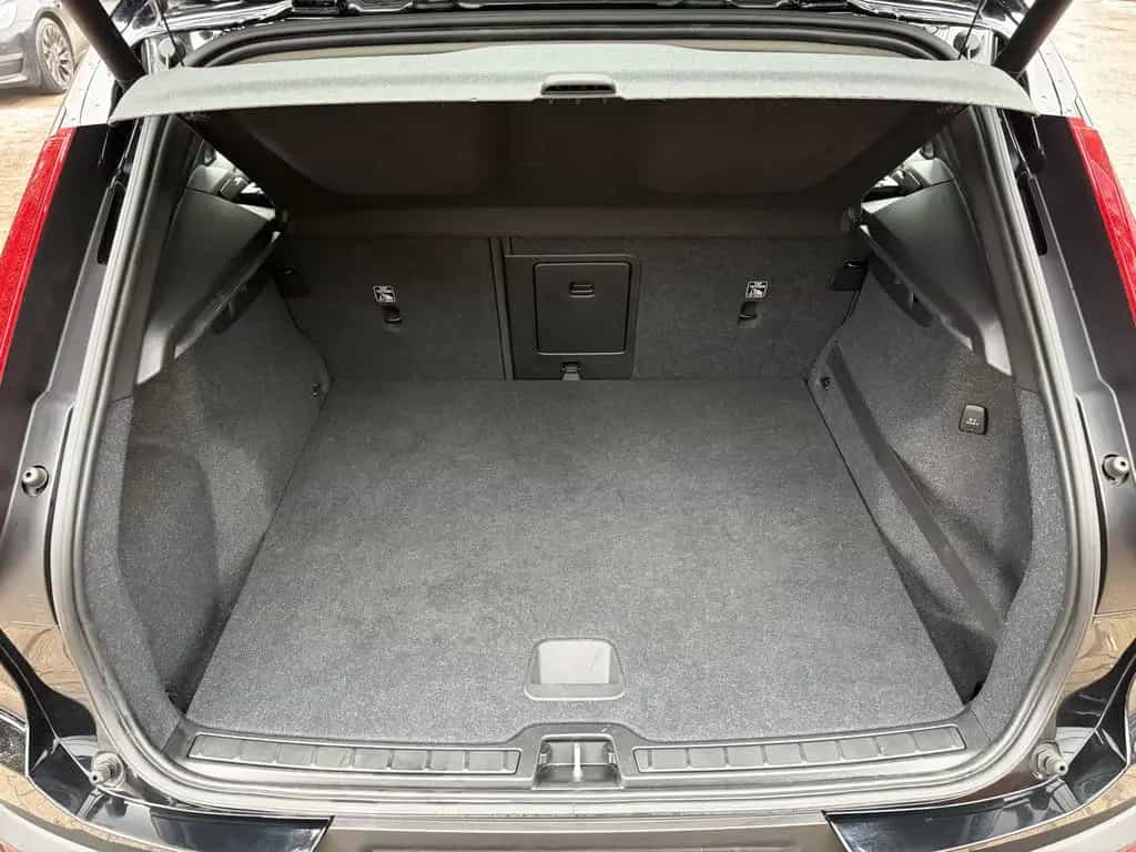 Volvo XC40 T4 Momentum Pro HARMAN/KARDON | KAMERA | NA 05/2019-photo-43