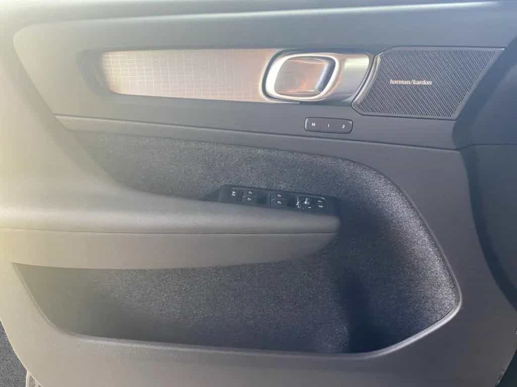 Volvo XC40 B4 Plus Dark AHK*LED*Navi*SHZ*Winterp.*Kam. 04/2023-photo-16