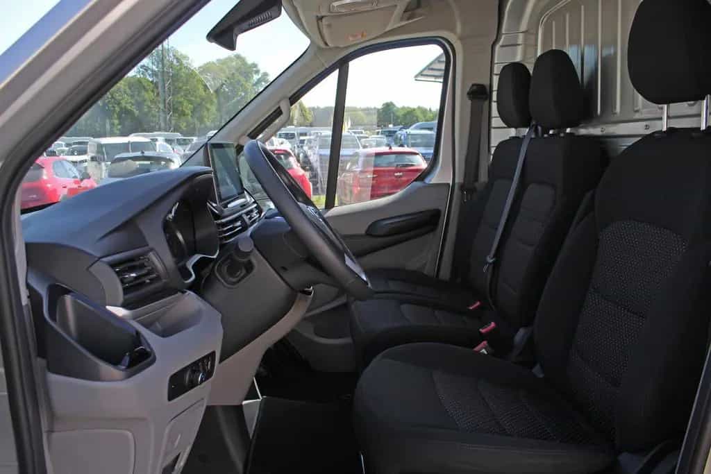 Maxus Deliver 9 Diesel L3H2 Luxury RWD  (AHK) 04/2024-photo-12