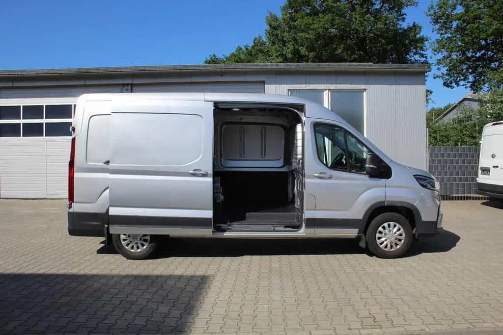 Maxus Deliver 9 Diesel L3H2 Luxury RWD  (AHK) 04/2024-photo-3
